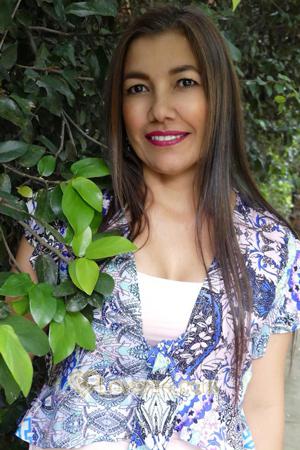 185965 - Luz Enith Age: 56 - Colombia