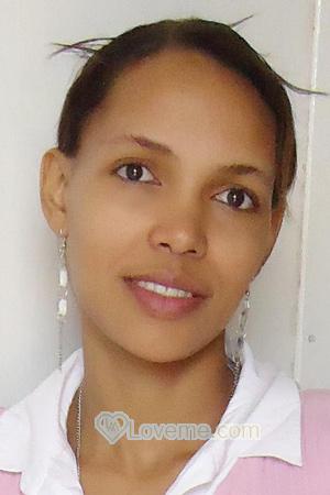203124 - Yut Age: 34 - Angola
