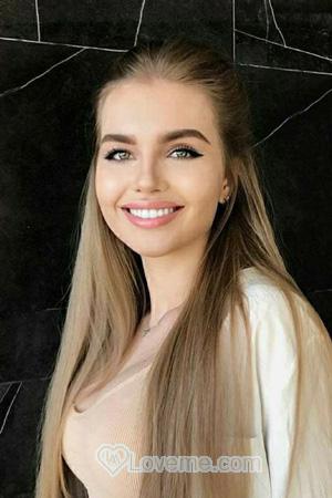 203271 - Anastasia Age: 19 - Russia