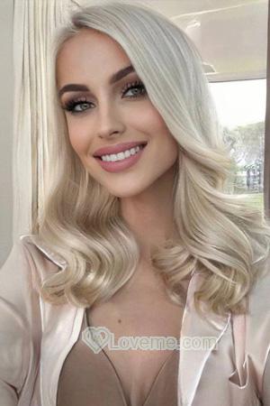 207441 - Alina Age: 22 - Russia