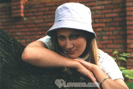 81201 - Svetlana Age: 25 - Russia