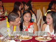 065-filipino-women
